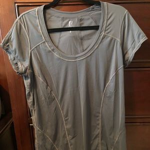 Super soft new Zella top